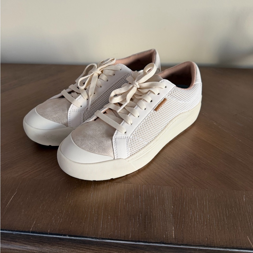 Dr. Scholl's Cream and Tan Sneakers